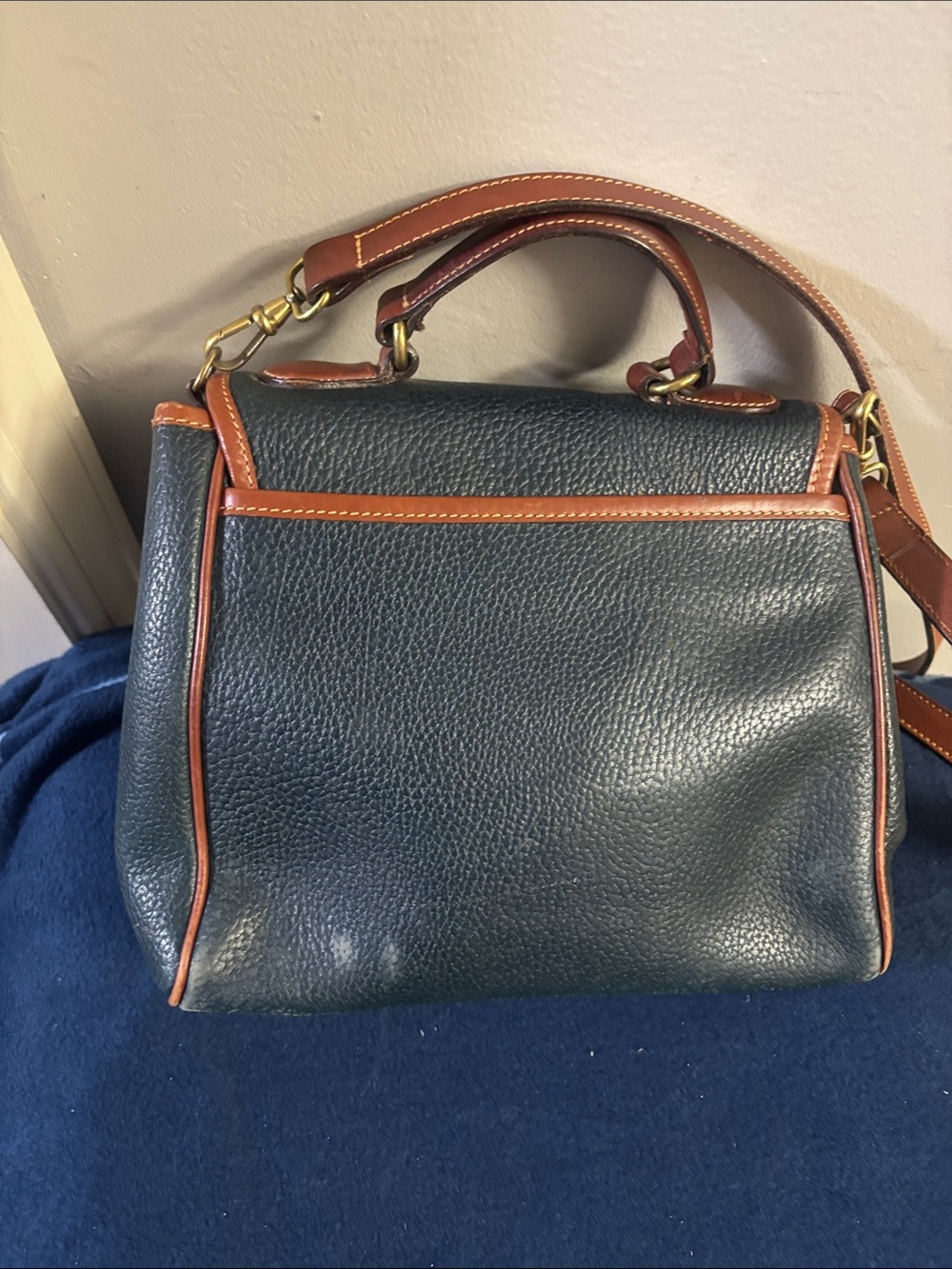COACH Vintage Sheridan Collection Handbag Turnlock with original hang tag - Picture 10 of 16